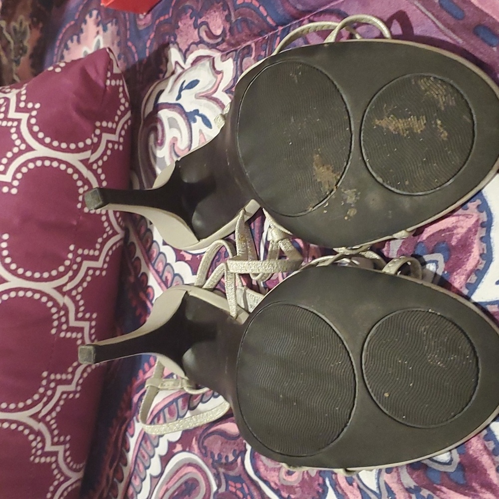 Shoes - Picture 4 of 4